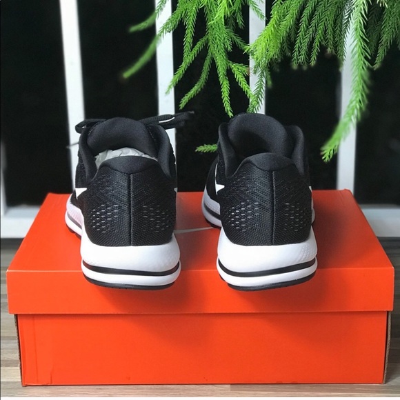 NWT Nike Air Zoom Vomero 12 Black M AUTHENTIC - Picture 6 of 6